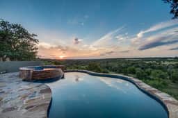 Relax and Enjoy the Views of the Hill Country - Image 2