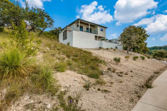 Relax in this Hillside Home with Canyon Lake Views - Image 4