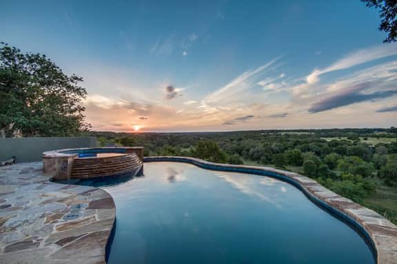 Relax and Enjoy the Views of the Hill Country - Image 2